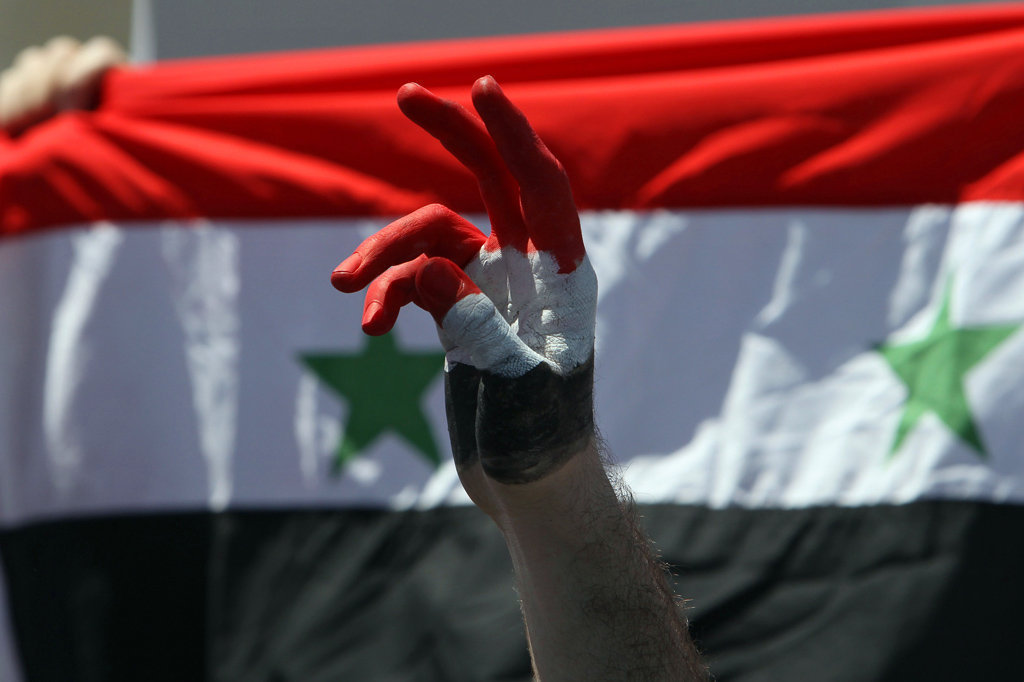 Западная Сирия привыкает к мирной жизни, но боится терактов