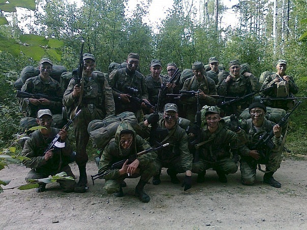 Бойцы 24-й бригады спецназа ГРУ по полной боевой выкладке